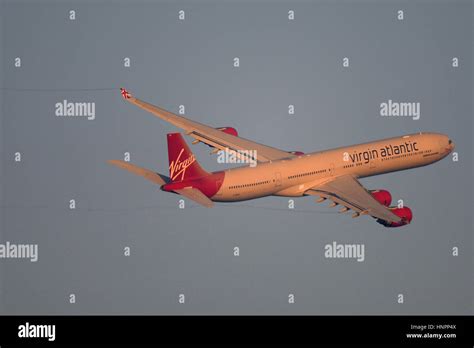 エアバスa340、それは空を翔ける巨大な鳥であり、同時に現代技術の結晶でもある。